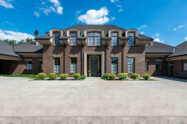 Luxury Home Sales Are Outpacing the Market